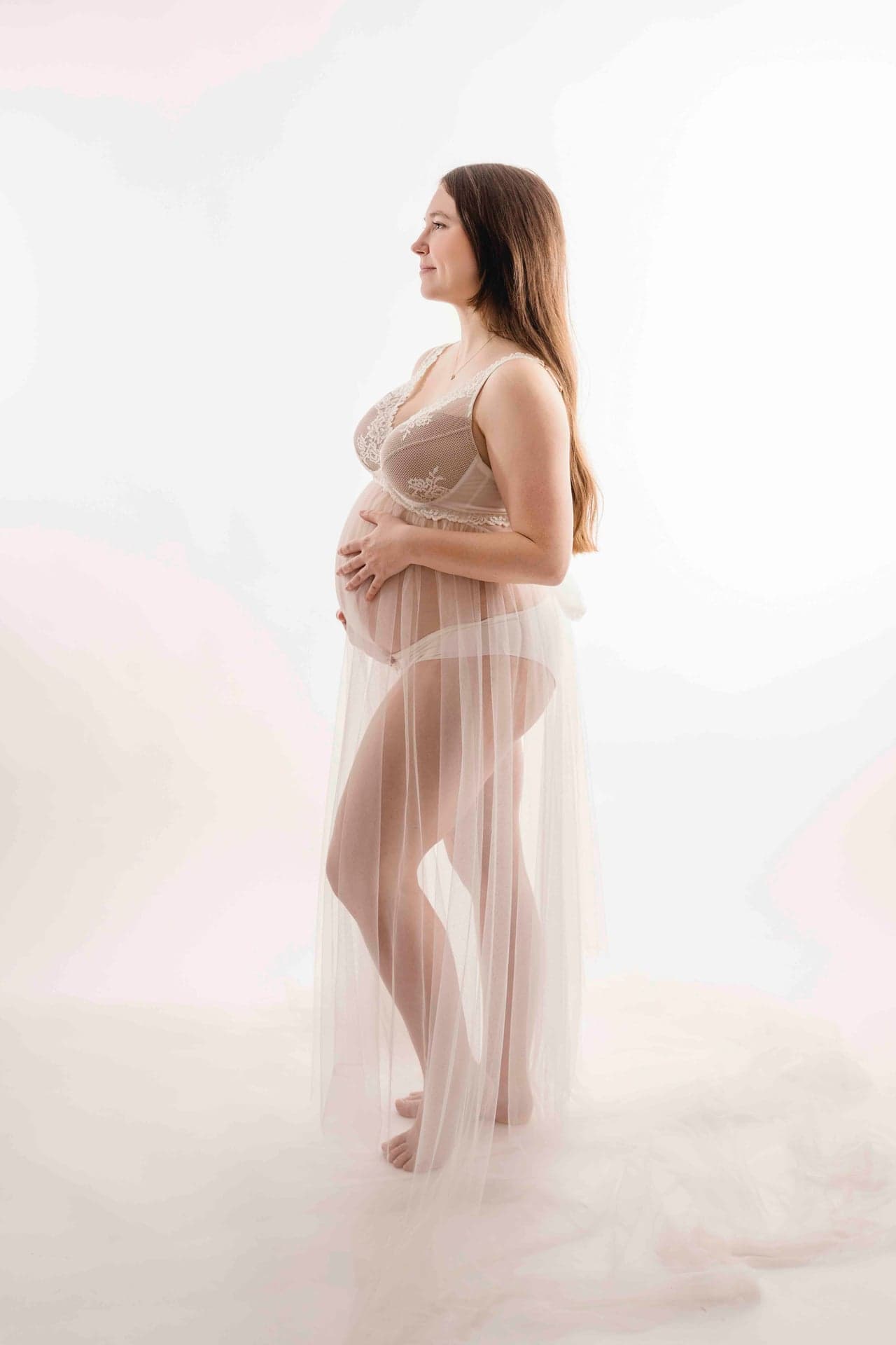 Babybauch Studio Fotografie Wien – Schwangere im eleganten Licht
