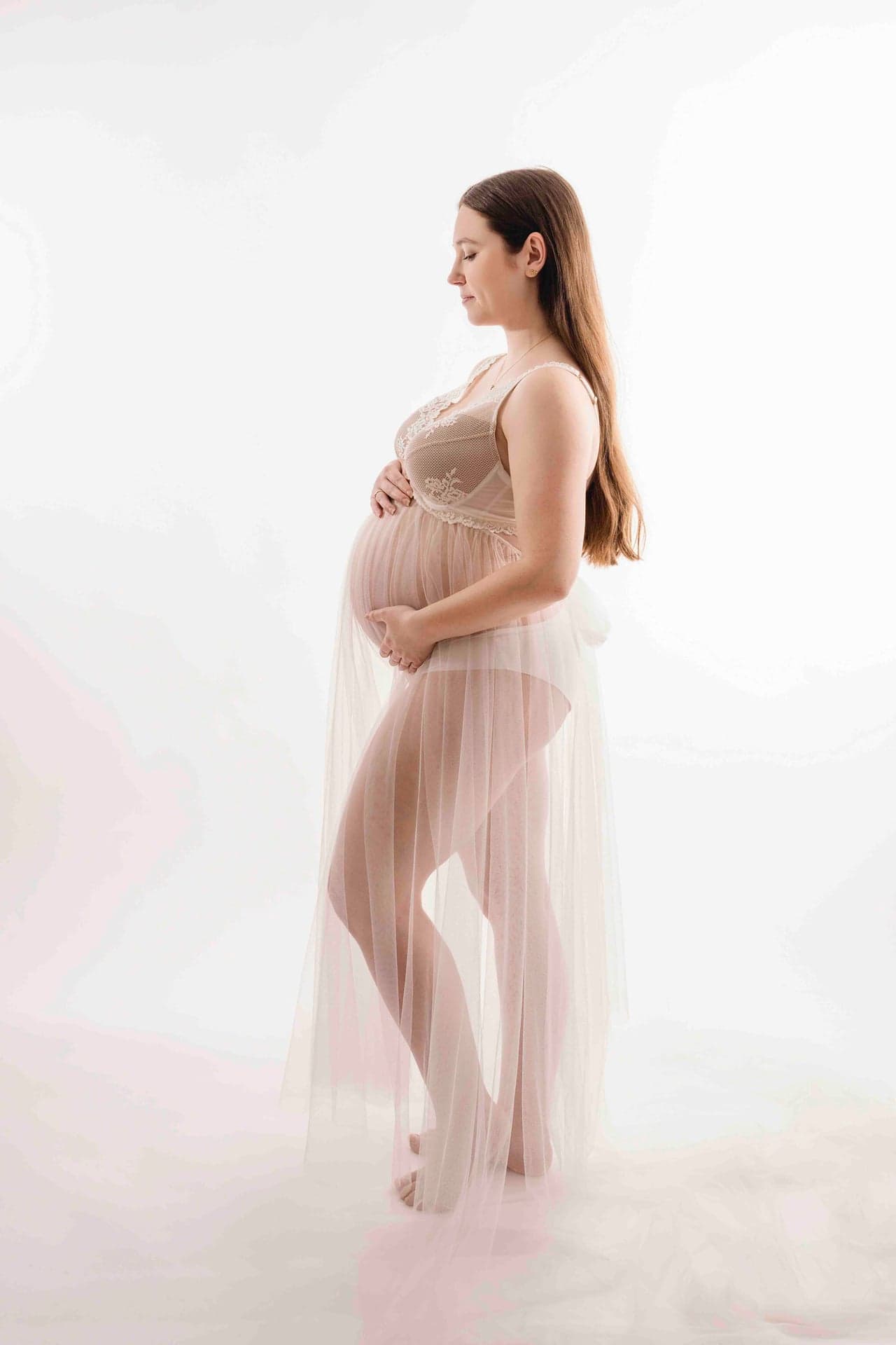 Babybauch Shooting Wien Vorbereitung – Schwangere im Studio