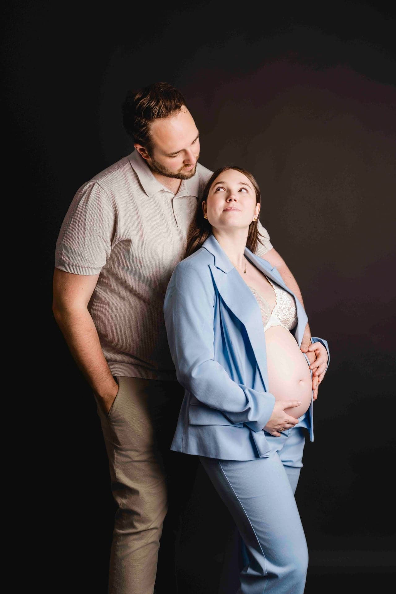 Babybauch Fotografie Wien – zartes Porträt werdende Mutter