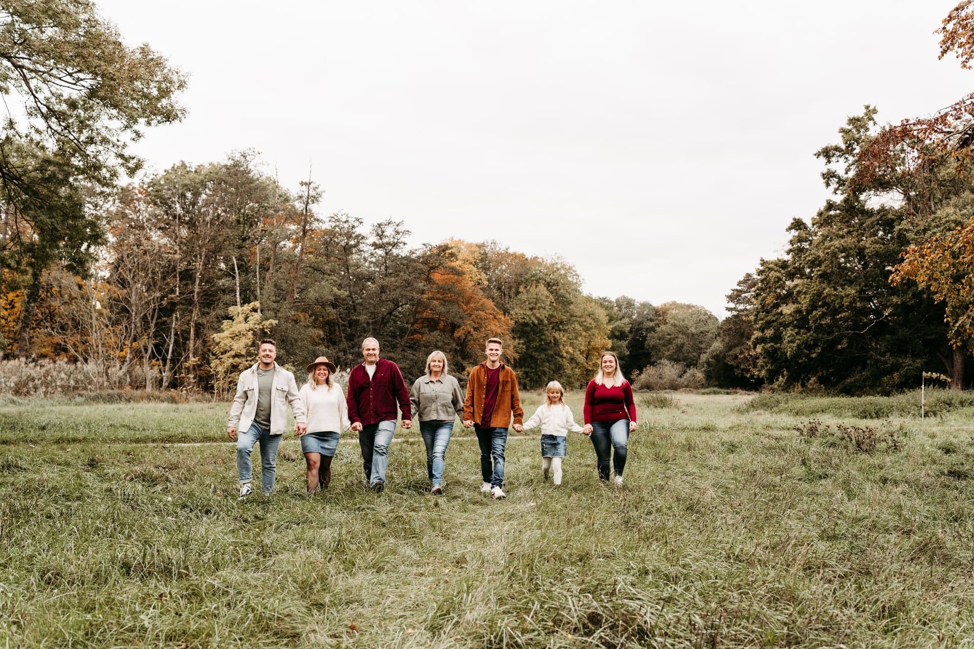 Familienfotos Wien Herbst – Kinder im bunten Laub