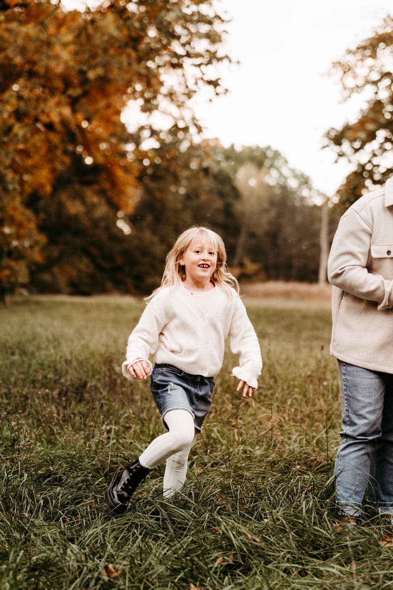 Familienfotos Wien Outdoor – Familie beim Spaziergang