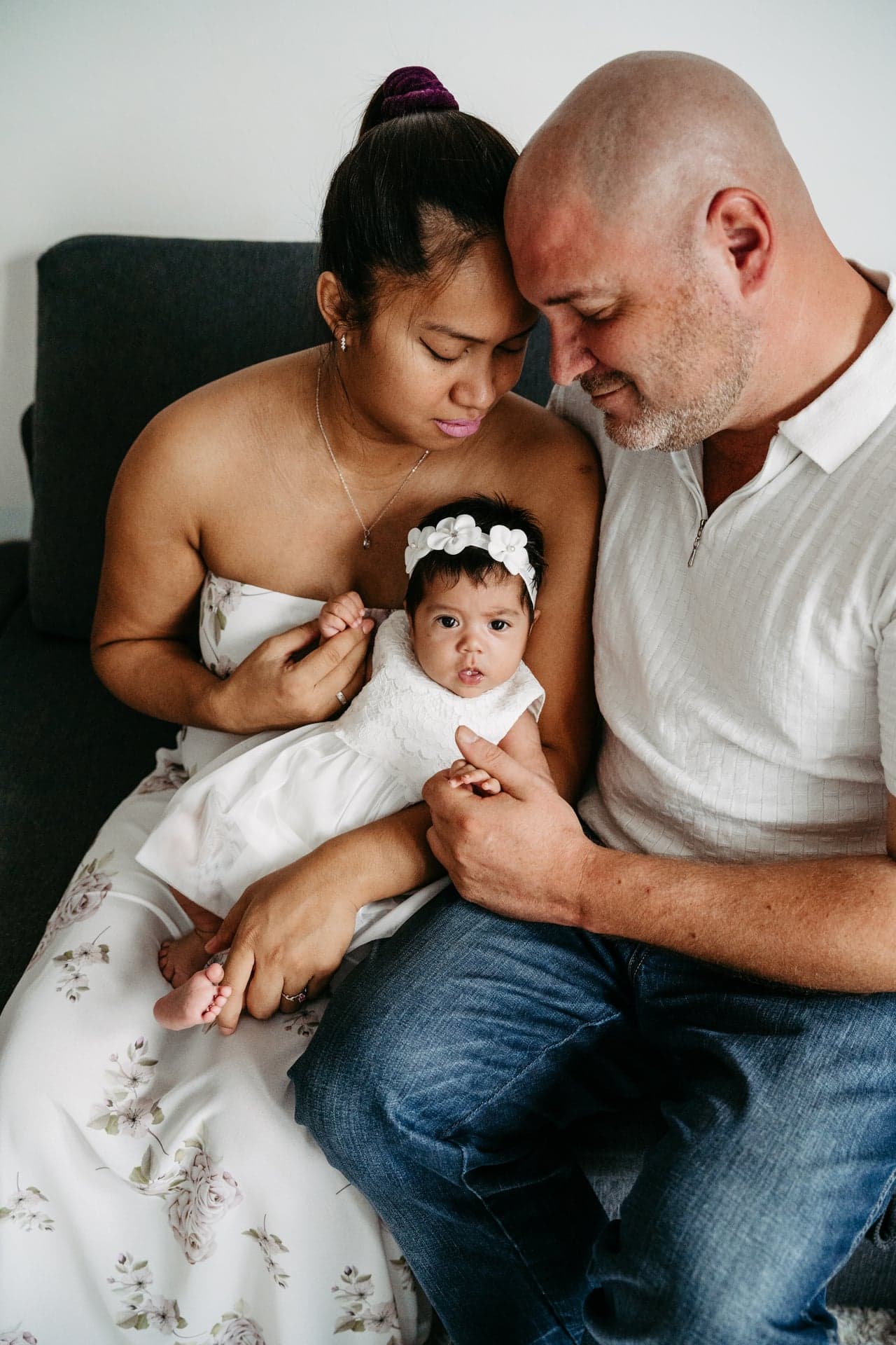 Newborn Homestory Niederösterreich – Familie im Kinderzimmer